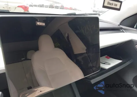 2023 Tesla Model Y Performance Dual Motor All-Wheel Drive z USA, uszkodzony, nr VIN 7SAYGDEF6PF712384